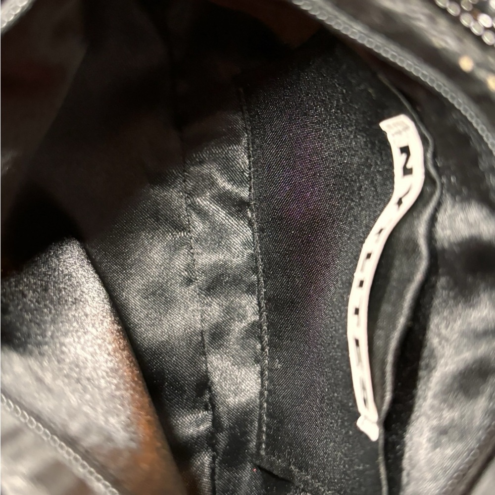 Small satin bag. In excellent used condition. Perfect for storing jewelry/displa - Picture 5 of 5
